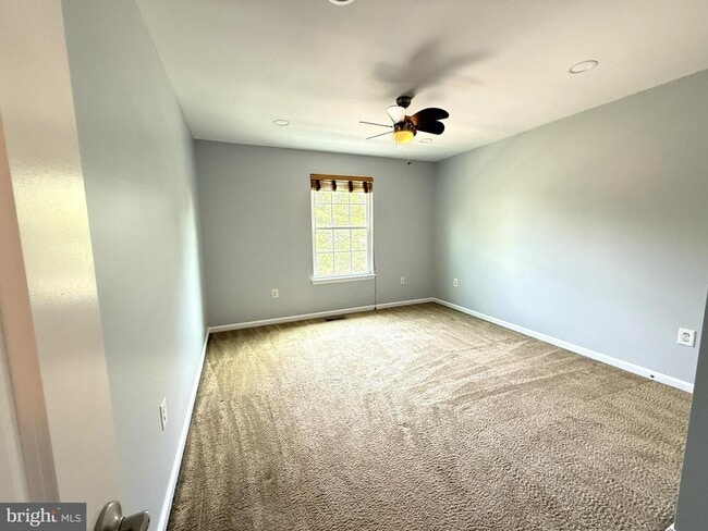 Building Photo - 35 Shelton Dr