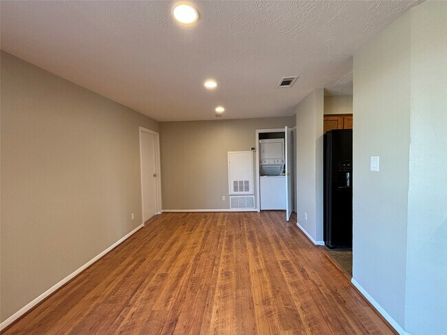 Building Photo - 12755 Mill Ridge Dr