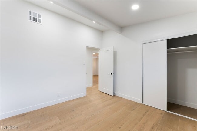 Building Photo - 548 E Oakey Blvd