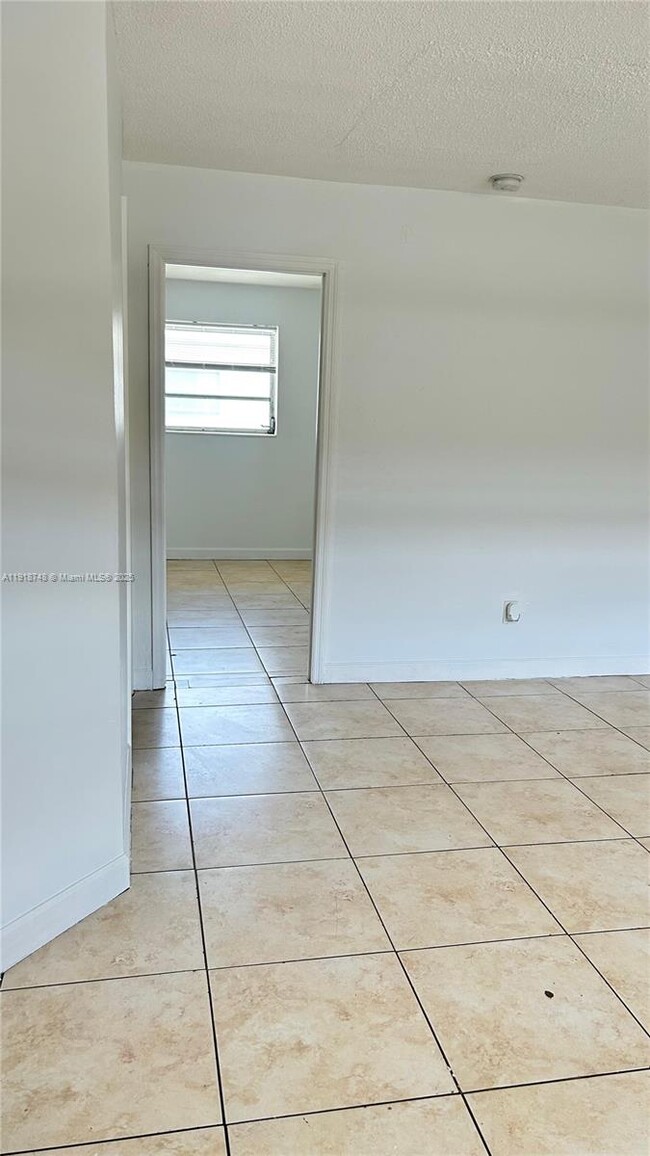 Building Photo - 2121 NE 168th St