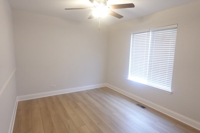 Building Photo - 337 S Arrowhead Ct