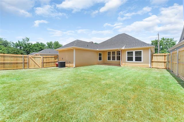 Building Photo - 2027 Bluebonnet Ave