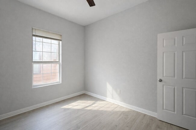 Building Photo - Newly Remodeled 3-Bedroom Home with Open Layout & Fenced Backyard in Dallas