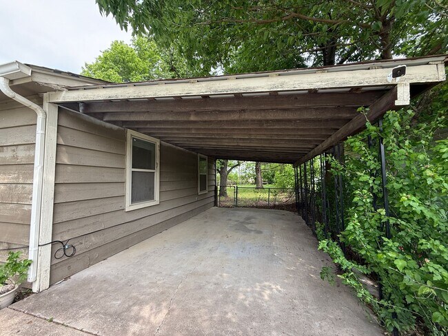 Building Photo - Kellysville 2 bedroom Plenty of Parking, Large fenced yard