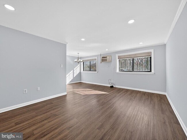 Building Photo - 3111 Naylor Rd SE