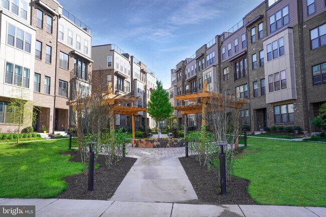 Building Photo - 14301 Beckett Glen Cir