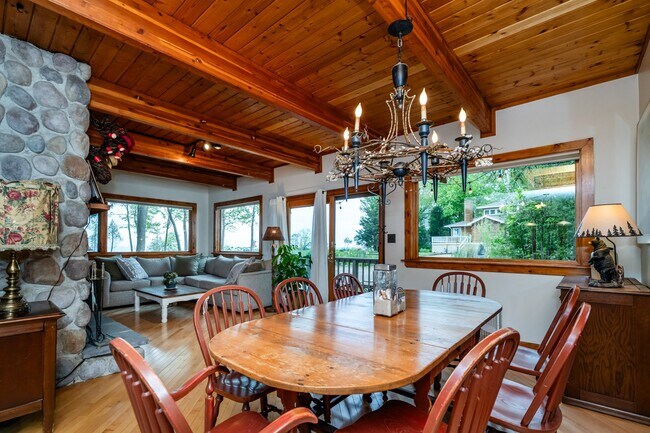 Building Photo - 7258 E Beach Dr