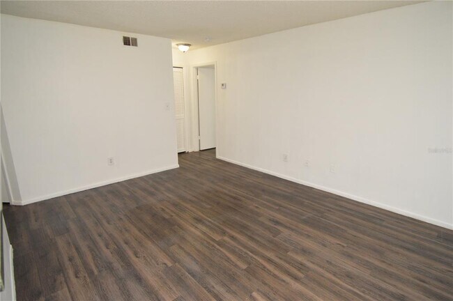 Building Photo - 8742 Mallard Reserve Dr