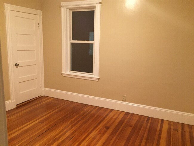 Building Photo - 25 Wainwright St