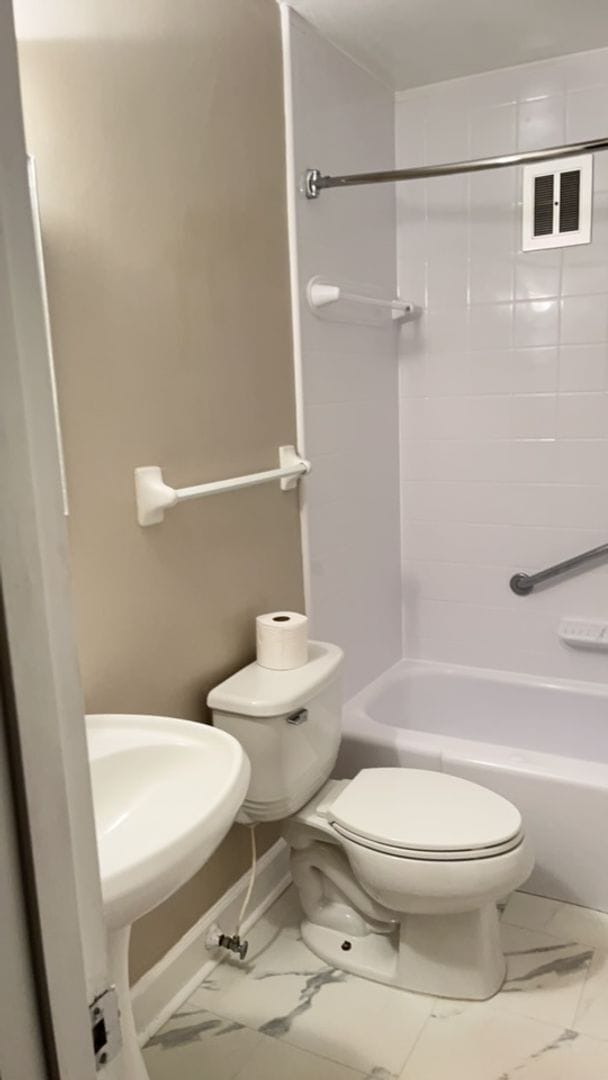 Building Photo - Walk to Vandy and Hillsboro Village, 1 Bed/1 Bath at the Villager West, Top Floor and Newly Renov...