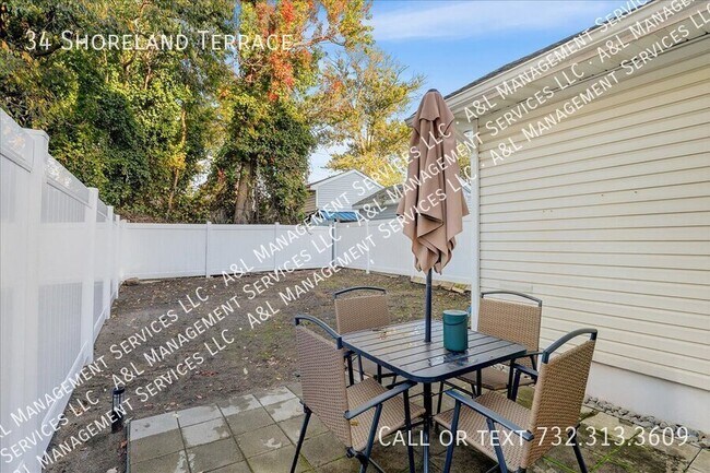 Building Photo - 34 Shoreland Terrace