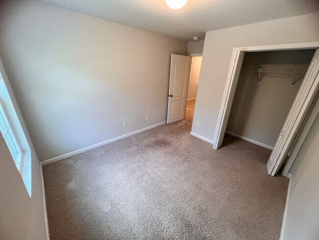 Building Photo - Gorgeous 3 bedroom, 2 1/2 bathroom two-story home in Winston Salem