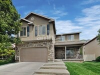 Building Photo - 10526 Doral Dr
