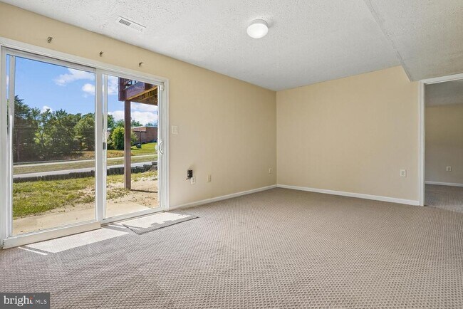 Building Photo - 14677 Cloverdale Rd