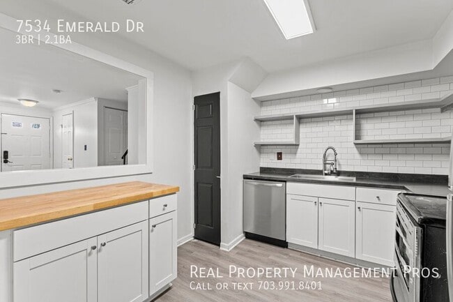 Building Photo - 7534 Emerald Dr