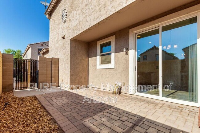 Building Photo - 4044 E Oakland St