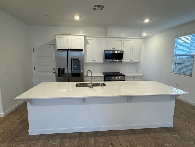 Building Photo - 1137 Granite Dr