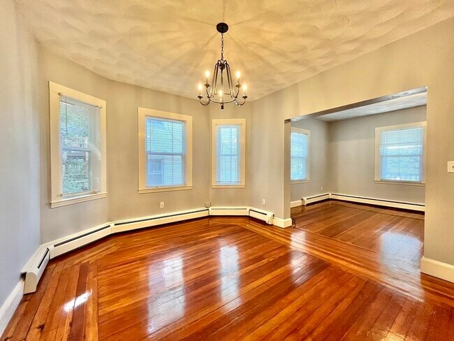 Building Photo - 118-120 Paul Revere Rd