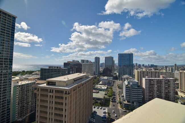 Building Photo - Life on the 19th Floor