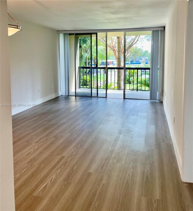 Building Photo - 10835 SW 112th Ave
