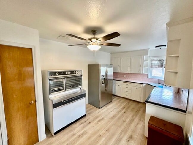 Building Photo - 112 College Way