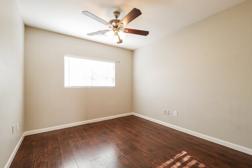 Building Photo - 2768 W San Carlos Ln