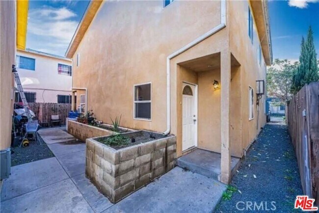Building Photo - 10605 Avalon Blvd