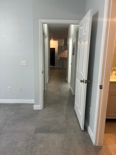 Building Photo - 16253 Enclave Village Dr