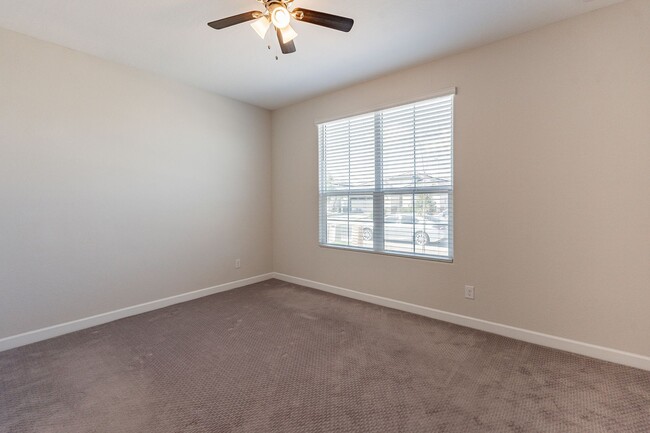 Building Photo - Beautiful and Spacious Single-Level Family...