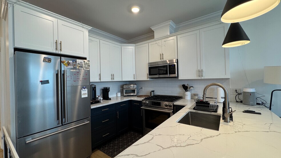 Kitchen - 4281 Washington St