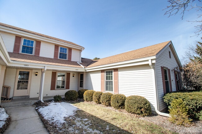 Building Photo - 1055 S Imperial Dr