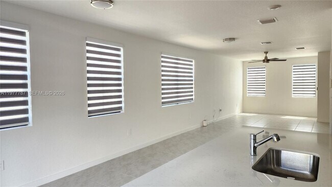 Building Photo - 371 NE 16th St