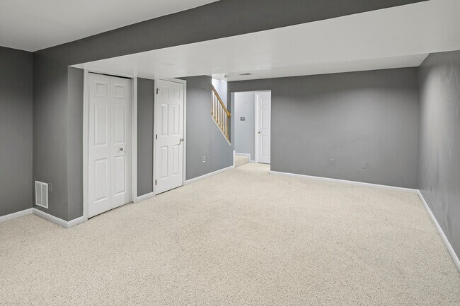 Building Photo - 1 Lanhill Ct