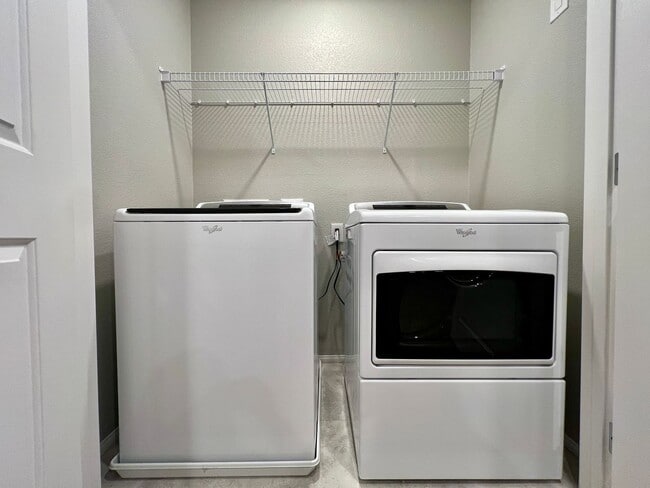 Building Photo - Modern 2-Bedroom Townhome Near Allegiant S...