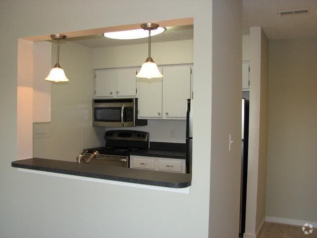 Kitchen - Sherwood Apartment Homes