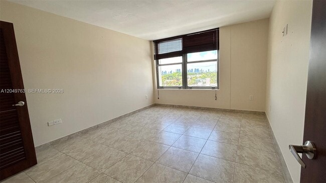 Building Photo - 2899 Collins Ave