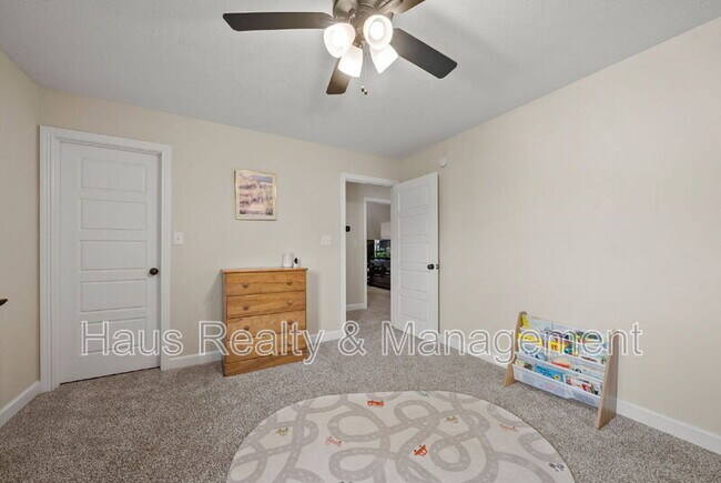 Building Photo - 433 Crestwicke Ct