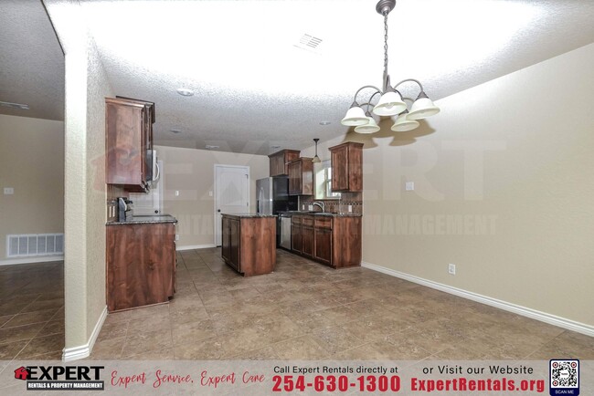 Building Photo - Spacious & Stylish 3-Bedroom Home for Rent...