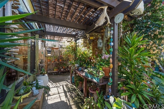 Building Photo - 16341 Hollywood Ln