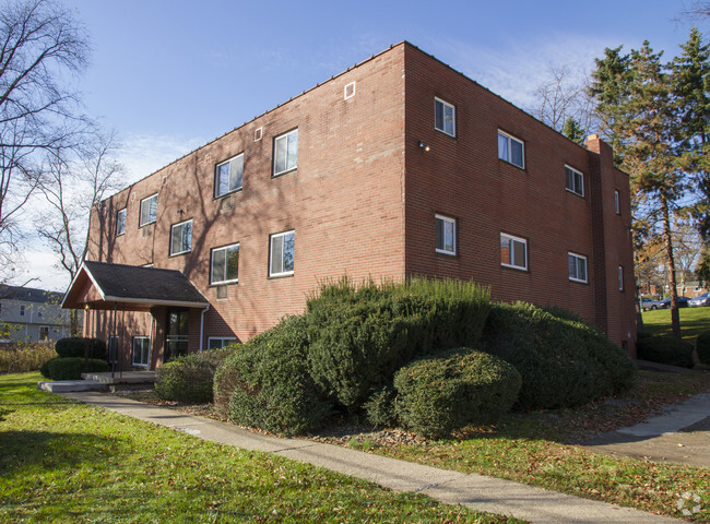 Primary Photo - CAMBRIDGE APTS -- 043