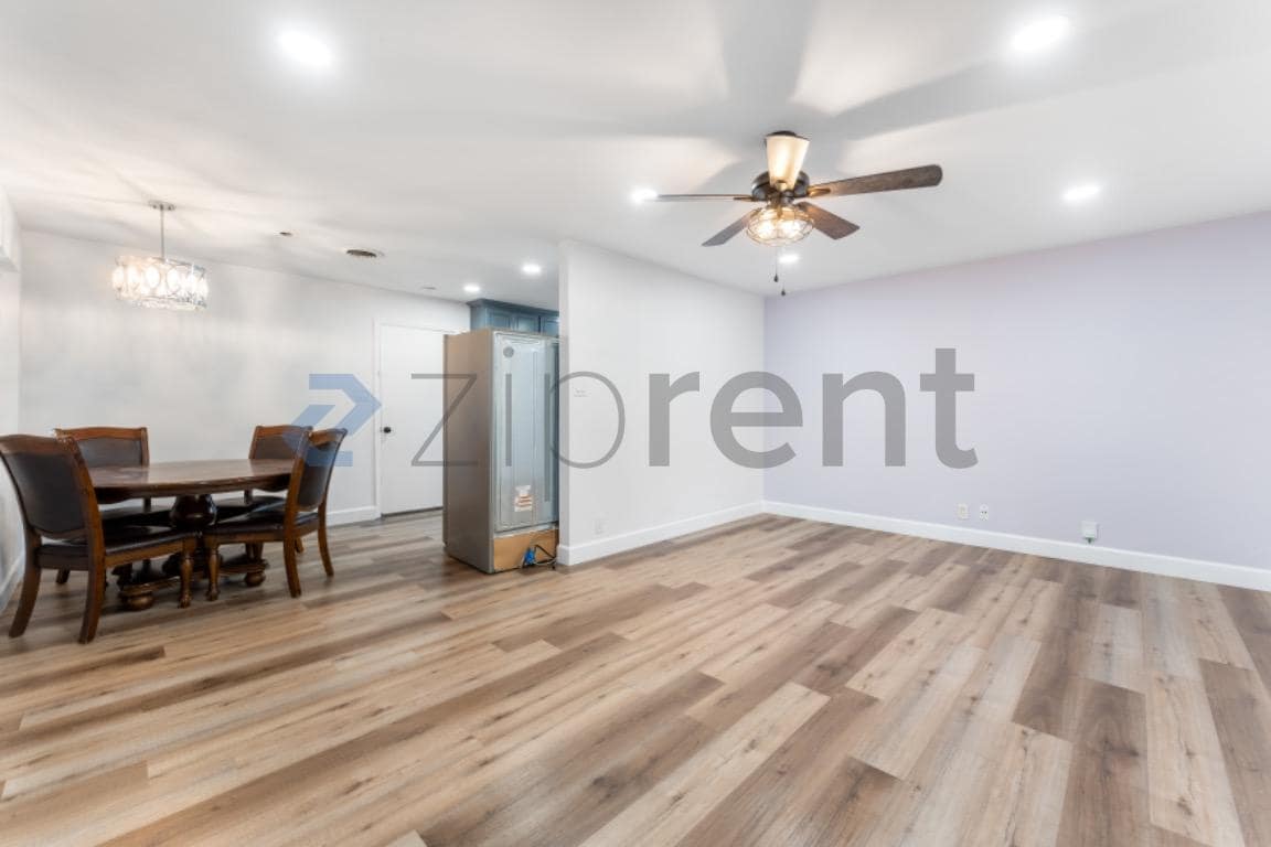 Building Photo - Unit
