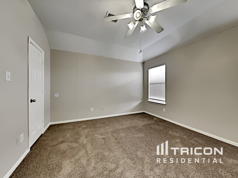 Building Photo - 6448 Mountain Pines Ln