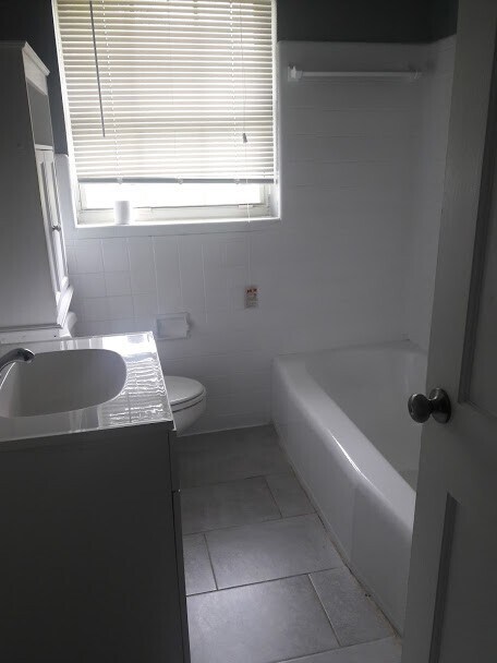 Building Photo - Stunning 3-Bedroom, 2-Bath Home in Desirab...
