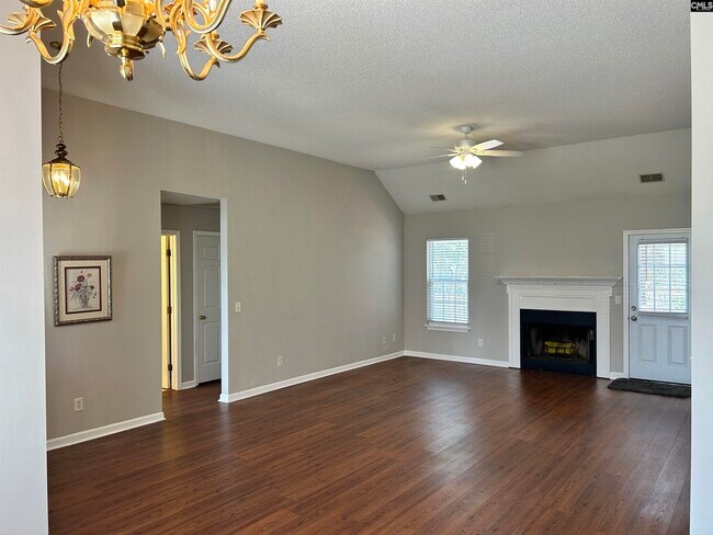 Building Photo - 405 Beech Glen Dr
