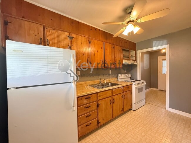 Building Photo - 221 Robert E Lee St