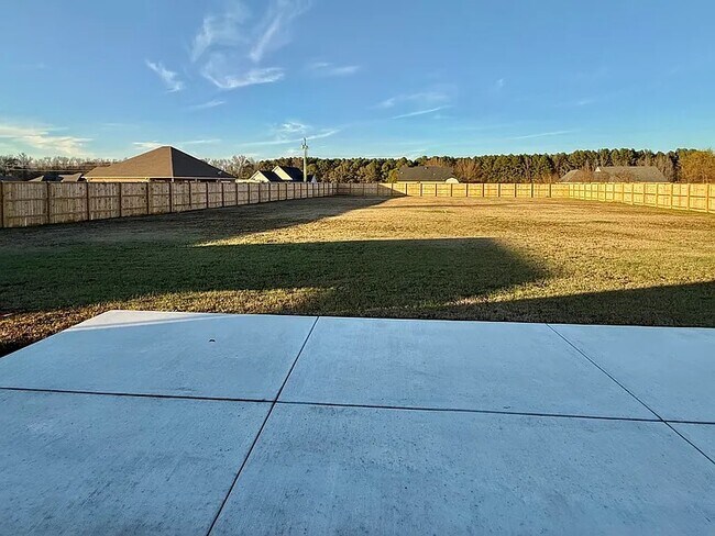 Building Photo - 300 N Rayleigh Dr