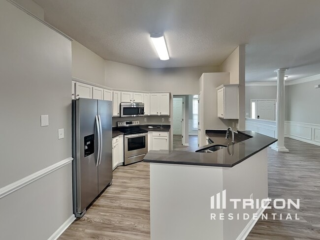 Building Photo - 8800 Willow Crest Dr