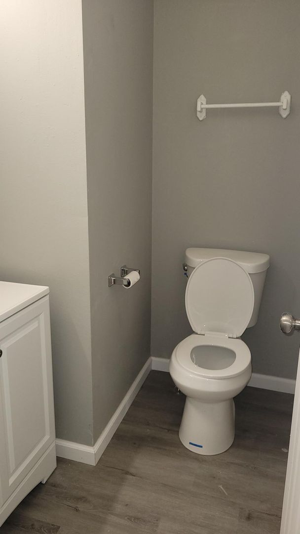 Building Photo - Completely Remodeled!!