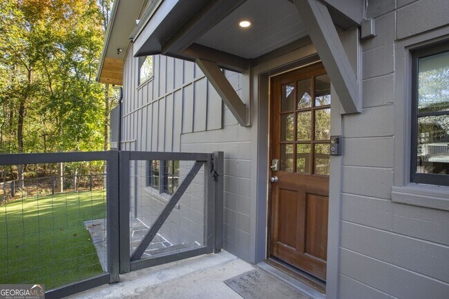 Building Photo - 8885 Bay Dr