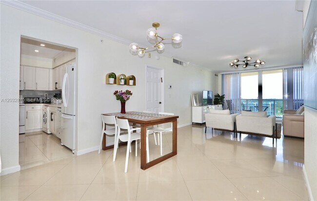 Building Photo - 2501 S Ocean Dr